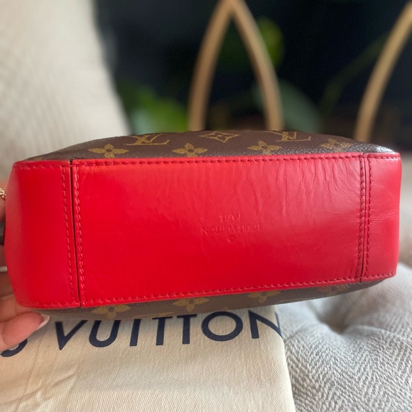 Price is FIrM*Louis Vuitton Saintonge - Picture 6 of 16